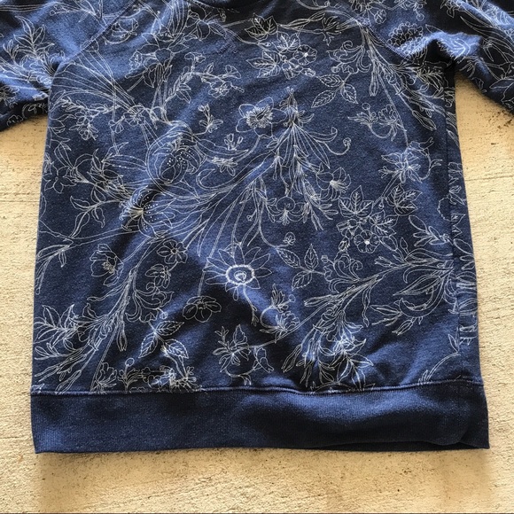 White and Blue floral crewneck - Picture 3 of 5